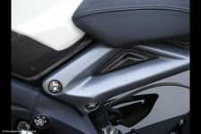 street-triple-8-piece-carbon-fibre-side-panel-set 2